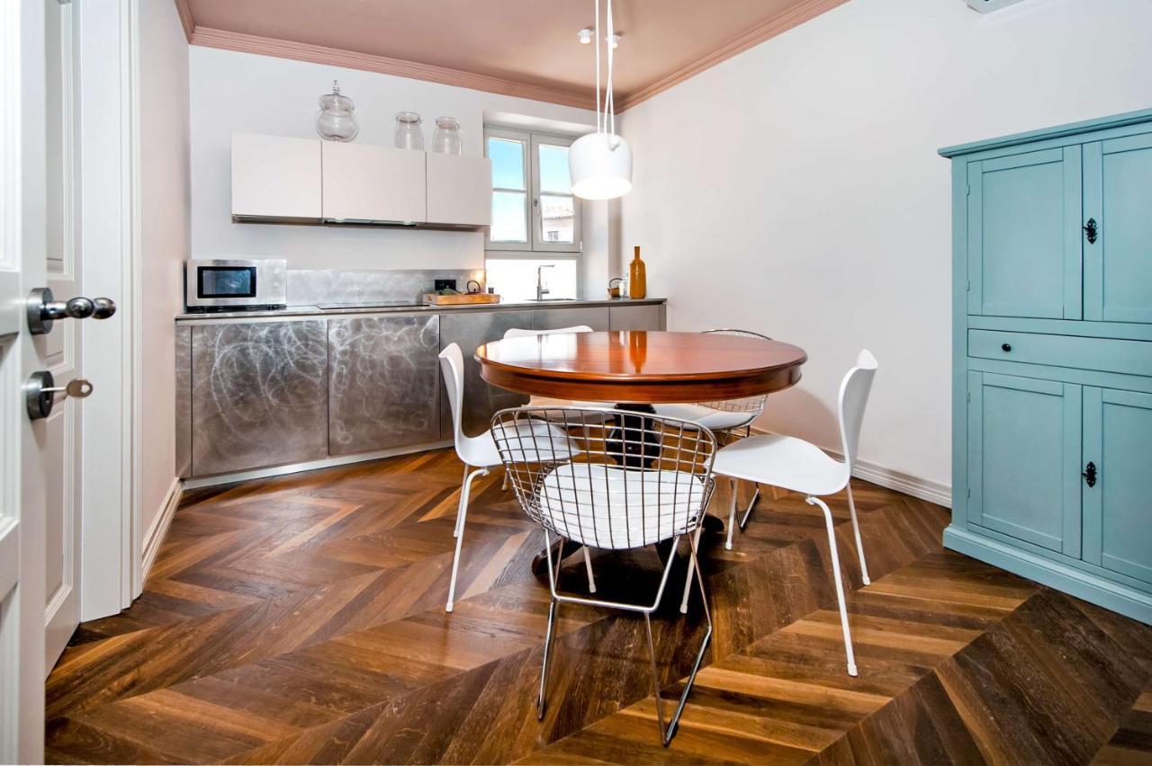 Campitelli Design Apartment Ровінь Екстер'єр фото