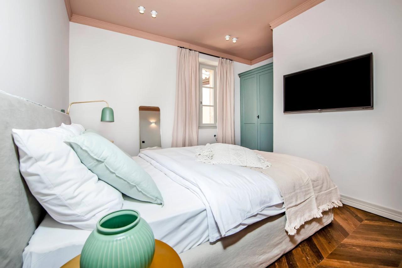 Campitelli Design Apartment Ровінь Екстер'єр фото